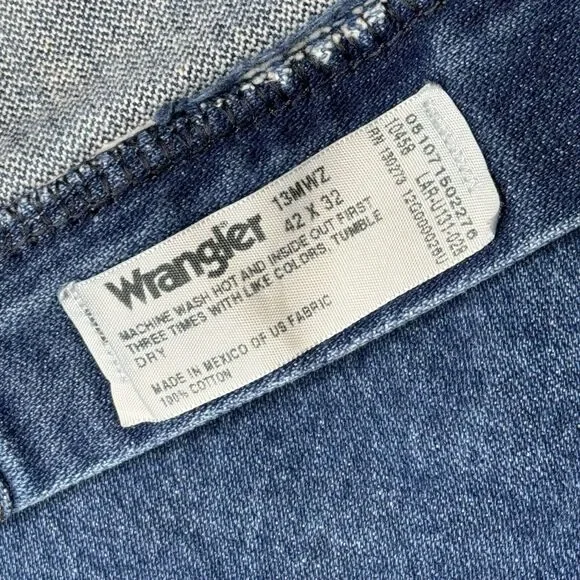 Wrangler Jeans Men's 42x32 Blue Cowboy‎ Cut  13MWZ Medium Wash - Picture 6 of 8